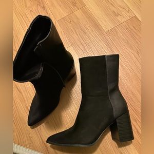 Black heeled boots